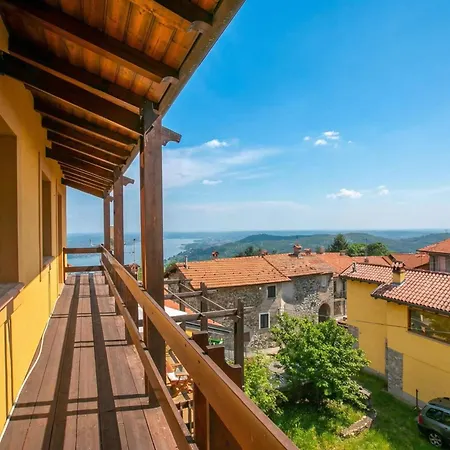 La Casa Nel Borgo: View Terrace - Happy Vakantiehuis Nebbiuno
